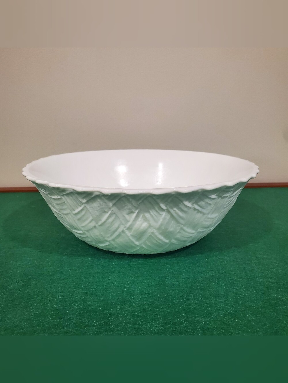 Vintage Weavetex Indiana Glass Basket Weave Milk Glass Bowl 8 3/4"
